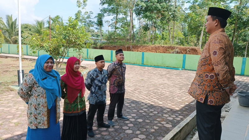 KUA Kec Bang Haji Apel Pagi Hari Batik Nasional