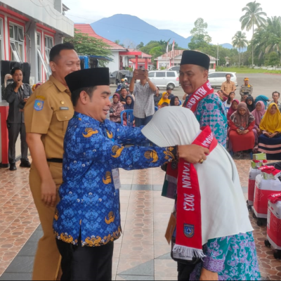Sekda bersama Kakan Kemenag Bengkulu Utara Lepas 9 Jamaah Haji Kuota Tambahan