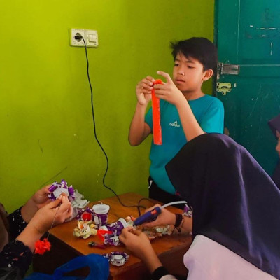 Tumbuhkan Jiwa Wirausaha, MTsN 2 Bengkulu Tengah Latih Kreativitas Peserta Didik dalam Mengolah Limbah Rumah Tangga