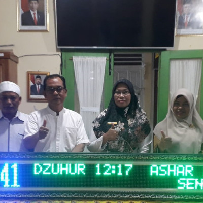 Masjid An- Nur MTsN 1 Kota Bengkulu Terima Infaq Jam Digital