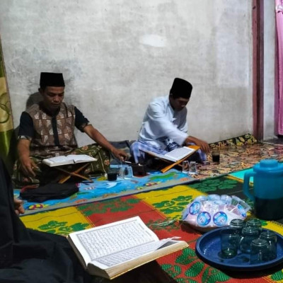 Penyuluh Agama KUA Kecamatan Semidang Alas Bantu Masyarakat Belajar Al-Quran