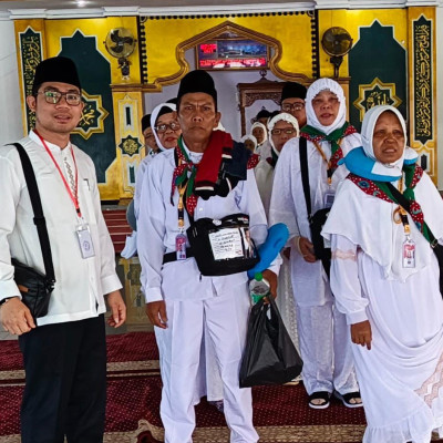 Kepala KUA Seluma Timur Mendampingi Pemberangkatan Calon Jamaah Haji Kabupaten Seluma