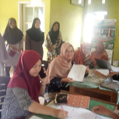 KUA Kecamatan Air Periukan Terima Bantuan Insentif Guru Ngaji dari Pemdes Padang Pelasan