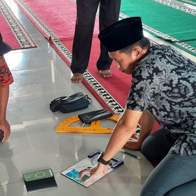 Kepala KUA Pondok Kelapa Adakan Kalibrasi Arah Kiblat Masjid Al-Ikhlas Desa Pasar Pedati