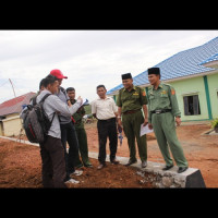 Ka.Kankemenag Benteng Bersama Tim Periksa Hasil Pembangunan Pelapis Tebing