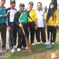 Karyawan Kemenag Kota Bengkulu Ikuti Baksos Kebersihan Pantai Panjang