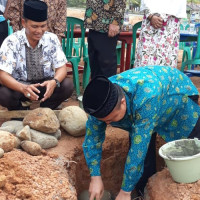 Kepala Kemenag Seluma Hadiri Peletakan Batu Pertama Pembangunan Masjid Jamik