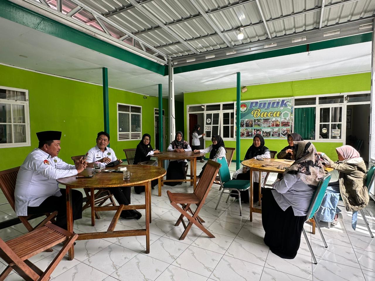 Kemenag Rejang Lebong Perkuat Kualitas Layanan Publik Melalui Pembinaan Front Office MPP