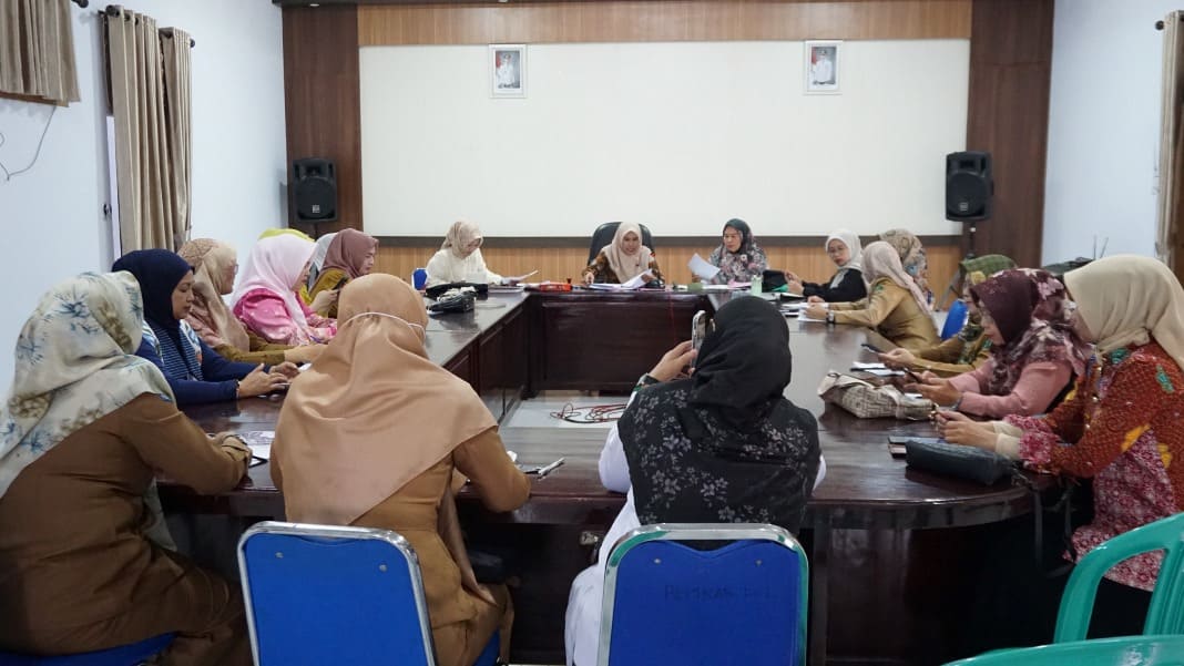 Ketua DWP Kemenag Rejang Lebong Pimpin Rapat Pemantapan Pengukuhan Pengurus Majelis Taklim Merah Putih