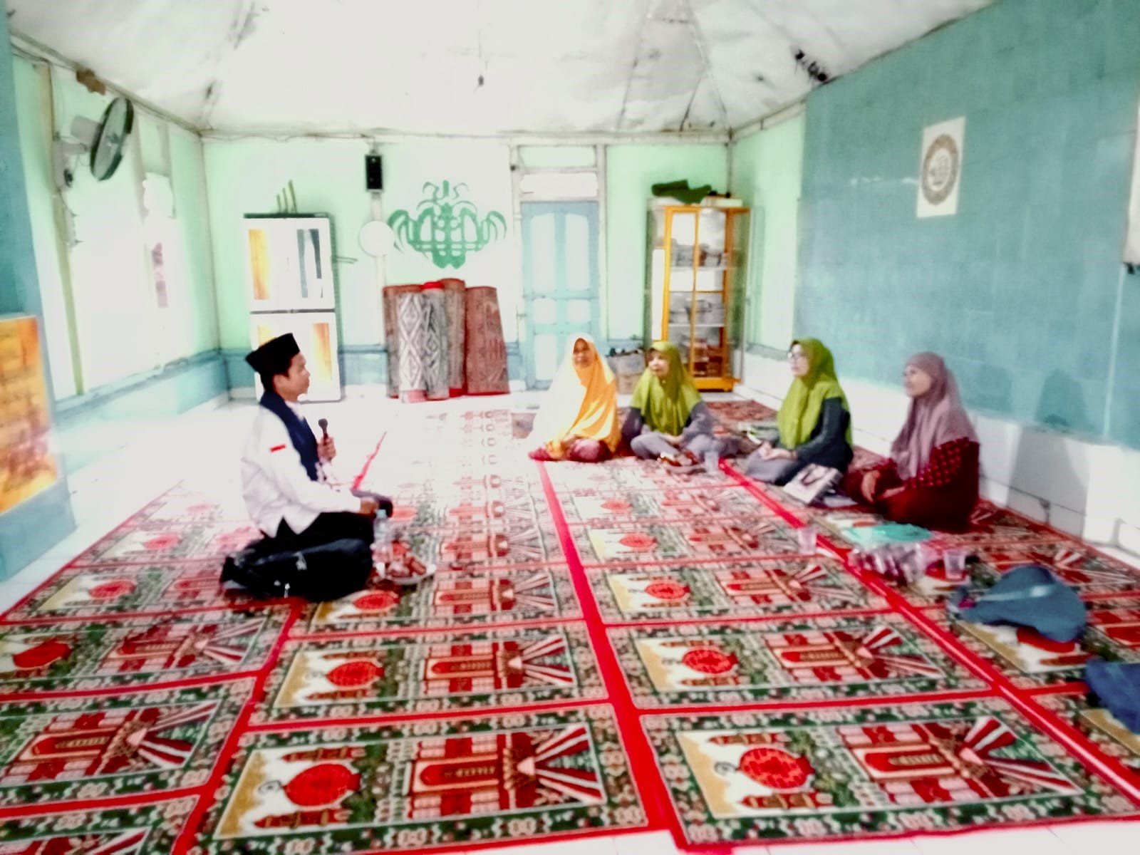 Jelang Ramadhan, Penyuluh KUA Bingin Kuning Bedah Nisfu Sya’ban di Majelis Taklim Desa Talang Leak 1