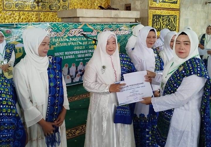 Raih Tiga Penghargaan, Curup Timur Ukir Prestasi di HUT BKMT ke-3 