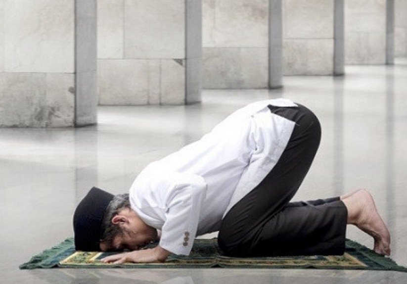 Hukum dan Tata Cara Shalat Khusuf atau Gerhana Bulan