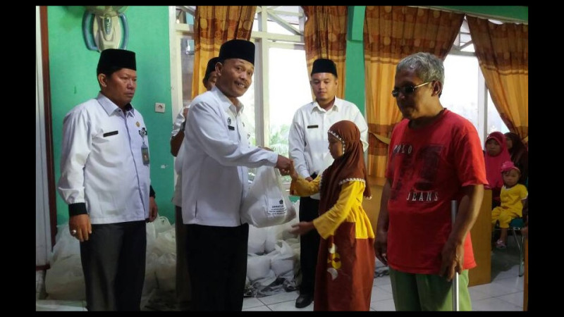 Pembagian Zakat Fitrah 1438 H Kemenag Rejang Lebong 9825