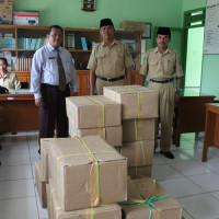 Kemenag BS Distribusikan Ratusan Al-Quran
