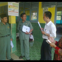 Ka.Kemenag Benteng Berikan Pengharagaan Pada MIN Pondok Kubang