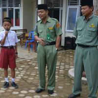 Ka.Kemenag Lebong Pimpin Upacara Pada Hari Pertama Masuk Sekolah