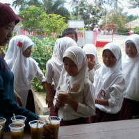 Sadar Gizi, 106 Siswa/i MIN Pondok Kelapa Dapat Makanan Tambahan