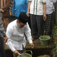 Ka.Kemenag Bersama Wabup Lakukan Peletakan Batu Pertama Masjid Suhada