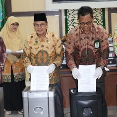 Pemusnahan Arsip Kanwil Kementerian Agama Provinsi Bengkulu, Kakanwil Ajak Beralih  Ke Arsip Digital