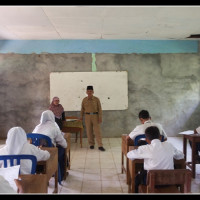 Ka. Kemenag Benteng Monitoring Pelaksanaan Ujian Semester Siswa Madrasah 