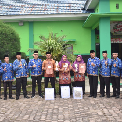 Kemenag Bengkulu Tengah memberikan Penghargaan kepada Pendamping Proses Produk Halal (P3H)