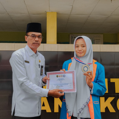 Peserta Didik MAN 1 Kota Bengkulu Netri Julianti Raih Medali Perak dalam Kejuaraan Pencak Silat IPSI Kota Bengkulu 2023