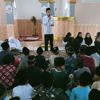 MIN 4 BENGKULU TENGAH, AJAK SISWA RAWAT KEBHINNEKAAN MELALUI MAULID NABI