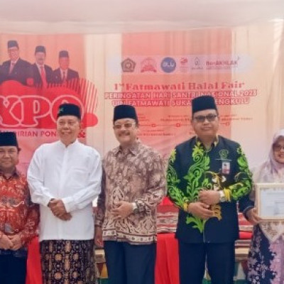 Penyuluh KUA Kecamatan Singaran Pati Terima Penghargaan LP3H UINFAS atas Dedikasi sebagai Pendamping Proses Produk Halal