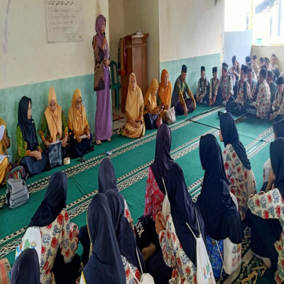 Kamad Lepas Siswa Siswi Kelas VII MTsN 2 Belajar ke Musium Kota Bengkulu