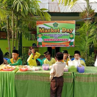 Marketday, MIN 5 Bengkulu Tengah Bangun jiwa Kewirausahaan Siswa