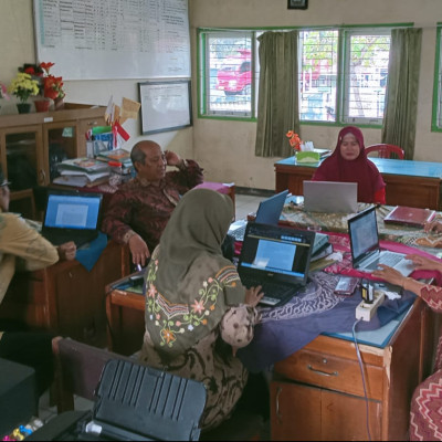 TIM PENGEMBANG KURIKULUM RIVEW ULANG DOKUMEN 1 MIN 4 BENTENG