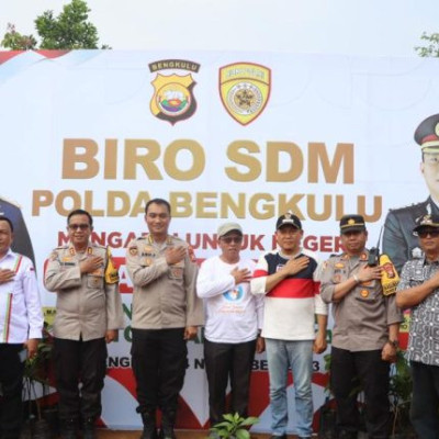 Kakan Kemenag Ikuti Baksos dan Penanaman Pohon Polda Bengkulu dalam Rakorbin SDM dan PNS Polri T.A 2023