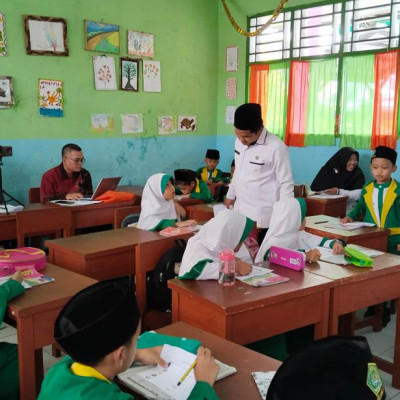 Guru Hebat di MIN 1 RL Dinilai Sukses Implementasikan Kurikulum Merdeka