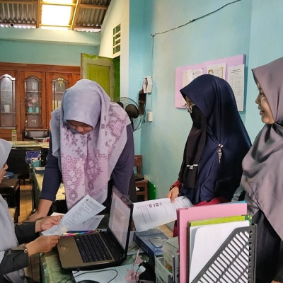 Persiapan Sumatif Akhir Semester: Guru MIN 1 Rejang Lebong Rampungkan Naskah Soal