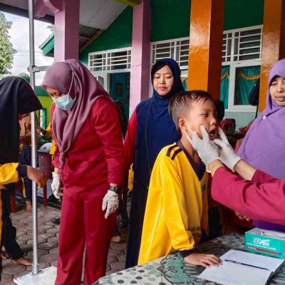 Tingkatkan Kesehatan Siswa MIN 1 Rejang Lebong, Puskesmas Tunas Harapan Gelar Screening Kesehatan