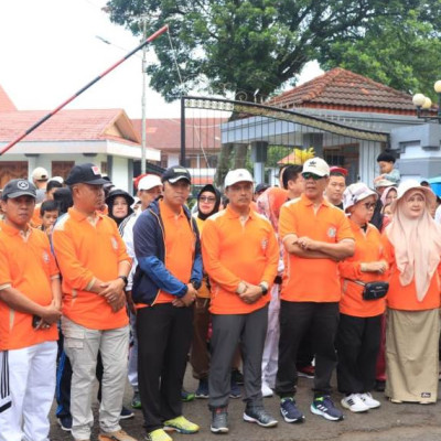 Antusiasme Ribuan Peserta Jalan Sehat Warnai Peringatan HUT ke-78 PGRI dan HGN di Rejang Lebong