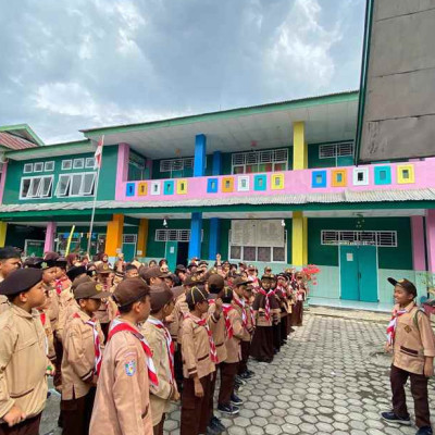 Gudep 07.249-07.250 Pramuka MIN 1 Rejang Lebong Bersemangat Latihan Baris Berbaris