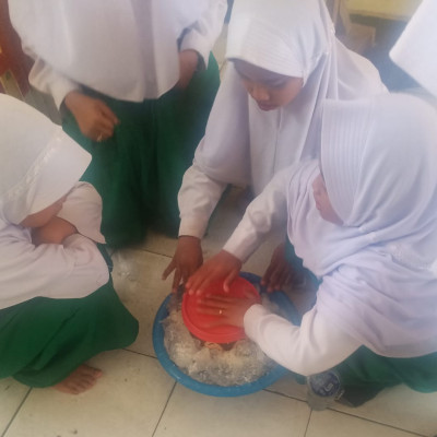 Guru MIN 5 Benteng “ Tingkatkan Antusiasme Belajar Siswa”