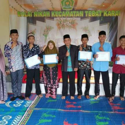 KUA Tebat Karai Beri Reward Bagi Pendidik Program Didikan Subuh