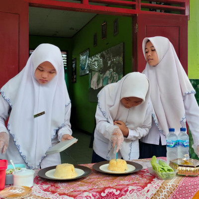 Class Meeting MTsN 2 Seluma: Platting  Nasi Goreng