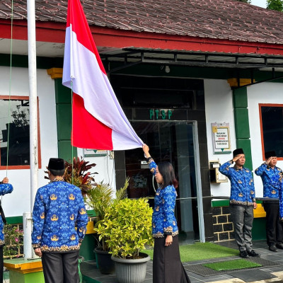 Kepala KUA Muara Kemumu Hadiri Upacara Bulanan Kemenag