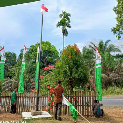 Sambut HAB Kemenag Ke-78, KUA Lubuk Sandi Pasang Spanduk Dan Umbul-Umbul