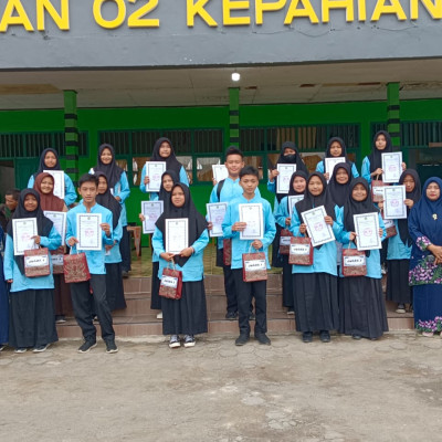 MAN 2 Kepahiang Beri Reward Siswa Berprestasi