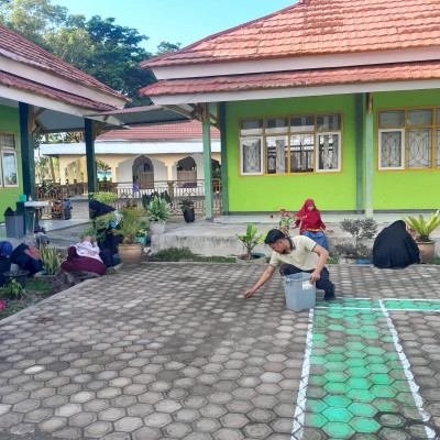 SEMANGAT TAHUN BARU, KEMENAG MM KOMITMEN JAGA KEBERSIHAN KANTOR