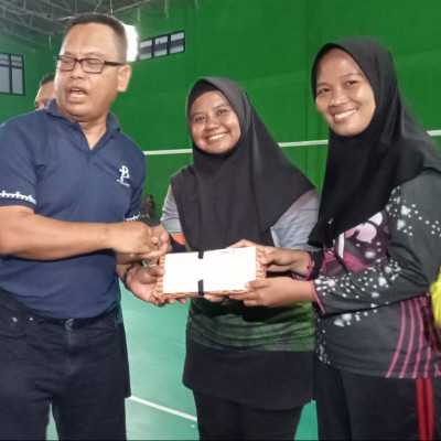 The Winner! Guru MAN Seluma Juarai Badminton Ganda Putri di Lomba HAB Kanwil Kemenag Provinsi Bengkulu