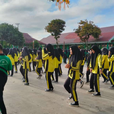 Jaga Kebugaran Tubuh, MTsN 2 Kepahiang Rutin Laksanakan Senam Pagi Bersama