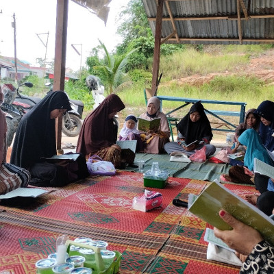 Majelis Taklim Binaan Penyuluh KUA Pondok Kubang Isi Pengajian dengan Al-Barzanji