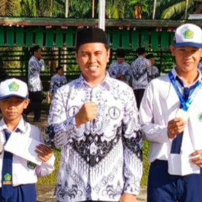 Kembali Ukir Prestasi, Dua Siswa MTs Negeri 2 Benteng Peroleh Reward dari Kepala Madrasah