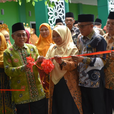 MTsN 1 Kota Bengkulu Gelar Launching Kantin Halal, Ka Kanwil Ucapkan Terima Kasih  