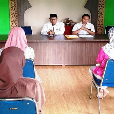 Lima Pasang Catin Ikuti Bimwin di Balai Nikah KUA Pondok Kelapa